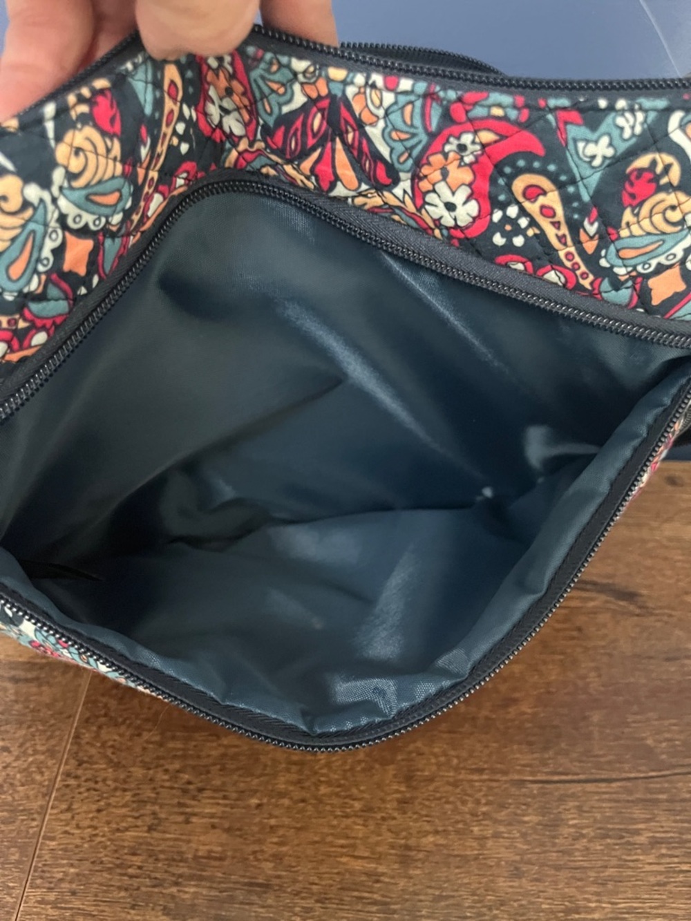 Travelon Anti-Theft Crossbody Bucket Bag - Picture 7 of 10